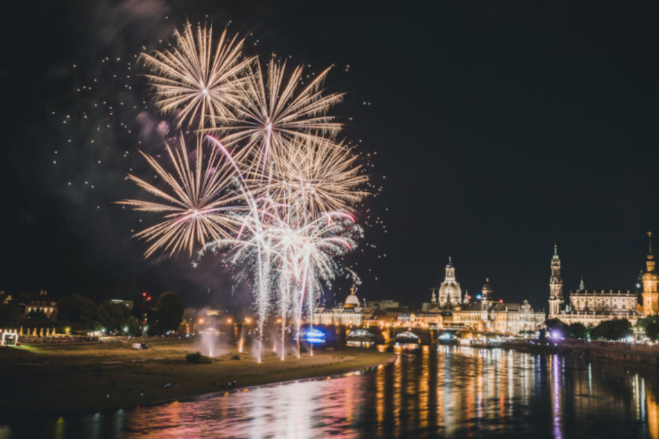 Auf dem Stadtfest in Dresden könnt Ihr mit einem spektakulären Feuerwerk rechnen.