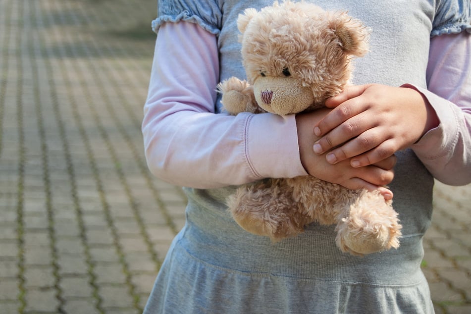 Mann soll 500 Mal eigene Tochter und Stieftochter missbraucht haben