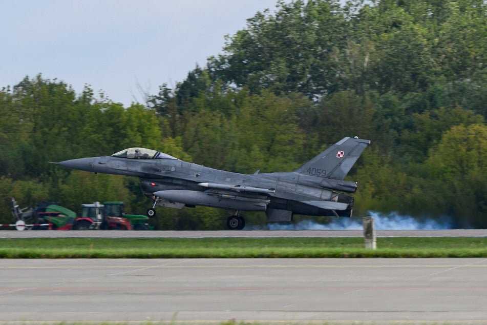 Nach dem Eindringen russischer Drohnen in den Luftraum über Polen schränkt das Land den Luftverkehr im Osten ein.