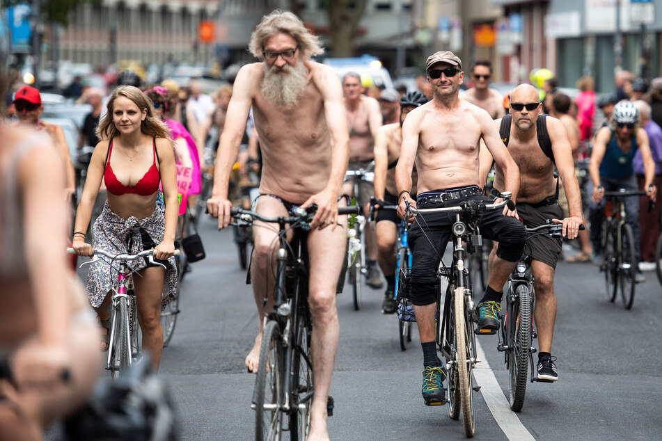Auch 2019 waren etliche Radfahrerinnen und Radfahrer in der Kölner Innenstadt unterwegs. (Archivbild)