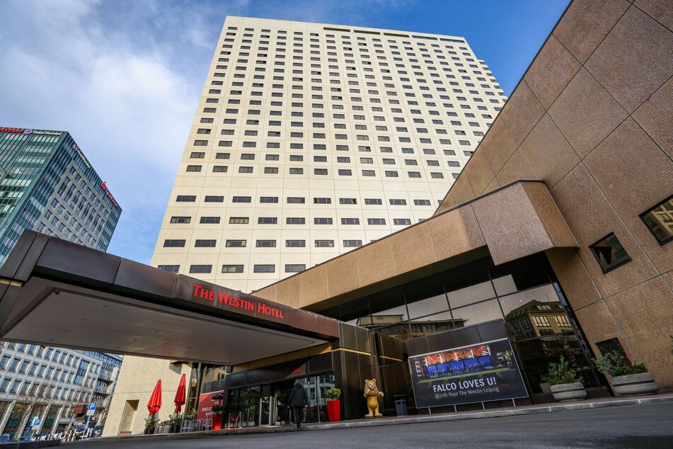 Vor diesem Hotel nahm Ofarim 2021 das Lügenvideo auf.