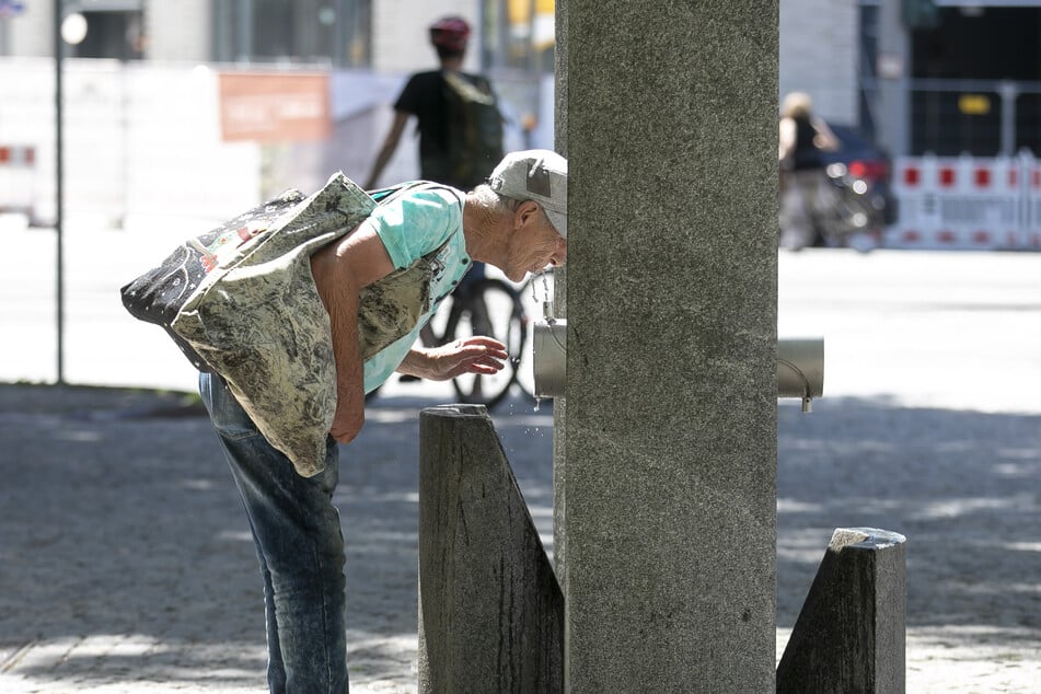 Neben einer "Trinkwasserbar" auf dem Altmarkt stehen Trinkbrunnen auf dem Festgelände.