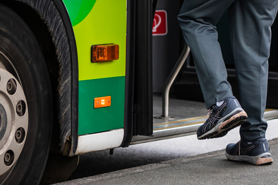 Die Jugendlichen schlugen den Busfahrer. (Symbolbild)