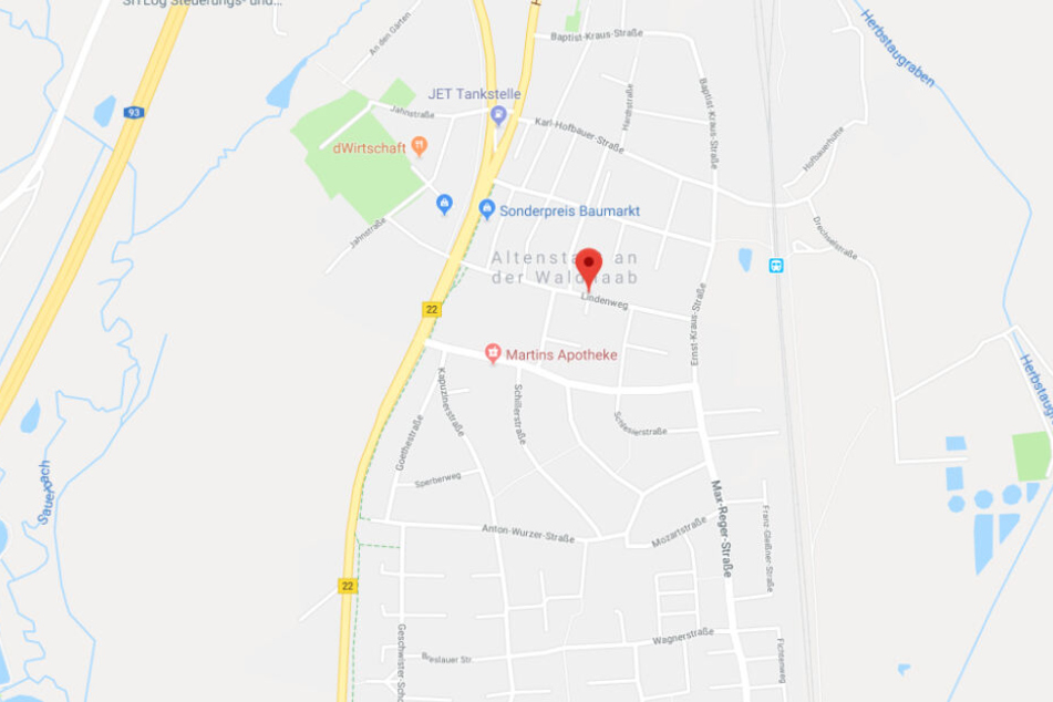 In einem Haus im Lindenweg in Altenstadt an der Waldnaab wurde eine leblose Frau gefunden.