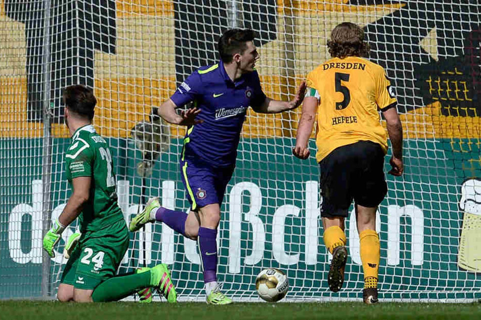 Das letzte Pokalspiel zwischen Dresden und Aue fand zu Ostern 2016 statt, damals im Halbfinale des Landespokals. Der FCE gewann bei Dynamo 3:0. Hier feiert Mario Kvesic seinen Treffer zum 3:0.