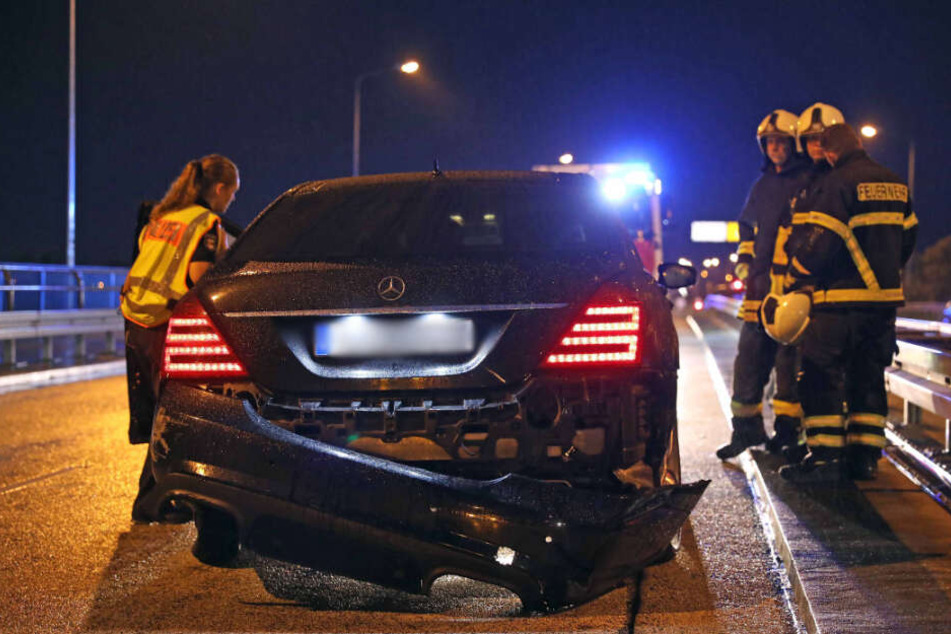 Auch am zweiten Unfallfahrzeug sind die Spuren deutlich zu erkennen.