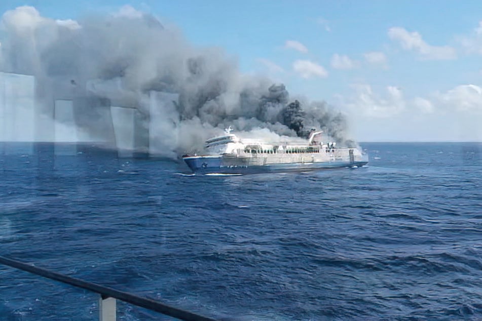 An Bord des Schiffes waren über 200 Menschen. 41 Personen werden noch immer vermisst.