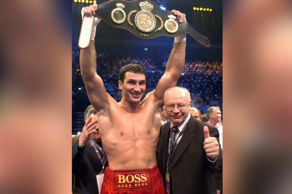 Der ukrainische Boxer jubelt mit seinem Box-Promoter Klaus-Peter Kohl im Ring. (Archivbild)