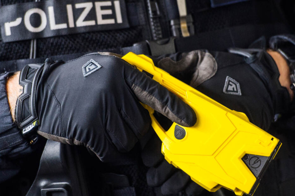 In anderen Bundesländern sind Teile der Polizei bereits mit Tasern ausgestattet.