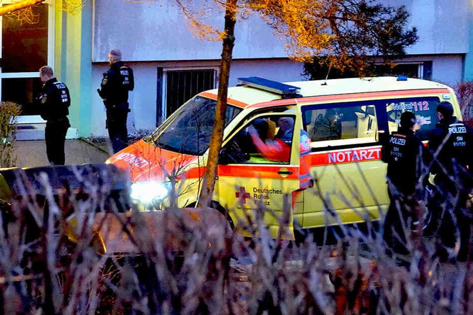 Der Notarzt schätzte den psychischen Zustand einer Person ein.