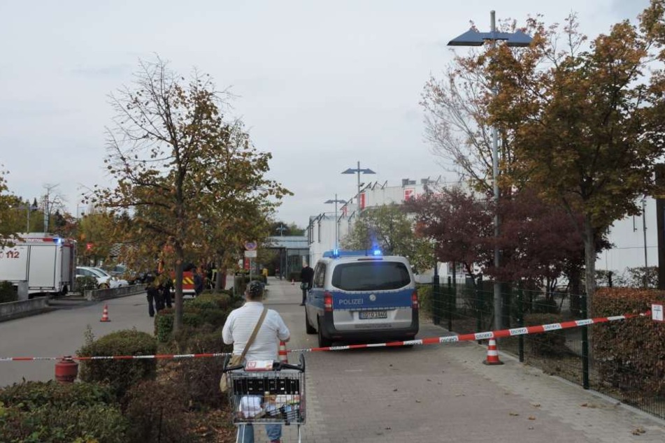 Die Polizei waren gegen 10.30 Uhr alarmiert worden, weil ein seltsamer Geruch aus dem Brief ausgetreten sein soll.