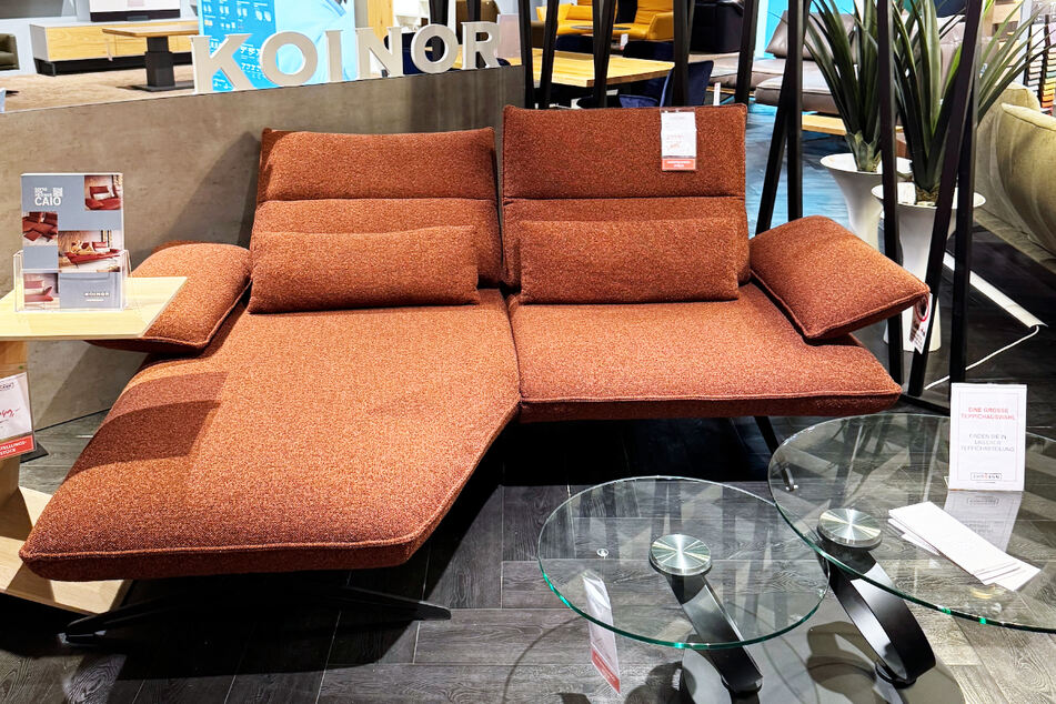 Weil Möbel Ehrmann in Reilingen bald umzieht, gibt's aktuell bis zu 80 Prozent u.a. auf dieses schöne Sofa.