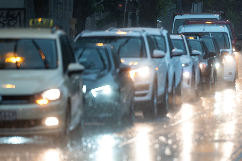 Ab der Nacht zu Samstag muss in Hessen mit teils kräftigem Regen gerechnet werden, wie der Deutsche Wetterdienst vorhersagt. (Symbolfoto)