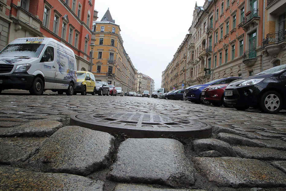 Um 1900 wurde die Hertelstraße in der Johannstadt gepflastert. Mittlerweile holpert es gefährlich.