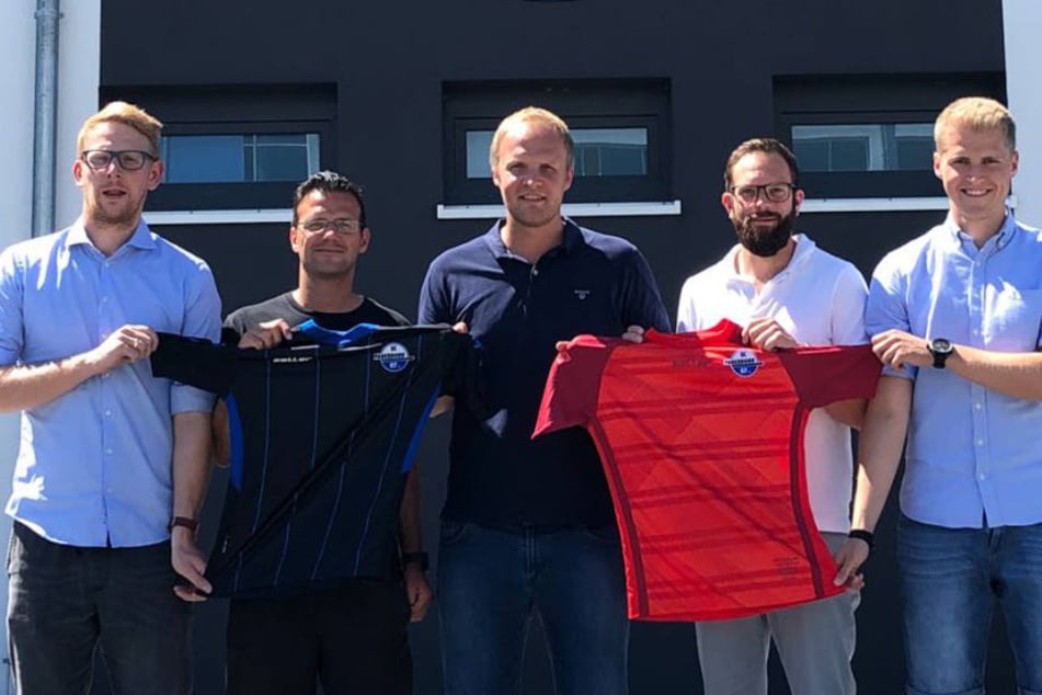 NLZ-Leiter Christoph Müller (mi.) mit den neuen Verantwortlichen Philipp Kaß (Trainer U17 li.), Daniel Langfeld (Train