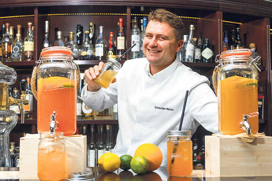 Ab 22 Uhr lädt Barchef Sebastian Wachs (40) zum Cocktailnacht-Absacker ins Bülow
Palais ein.