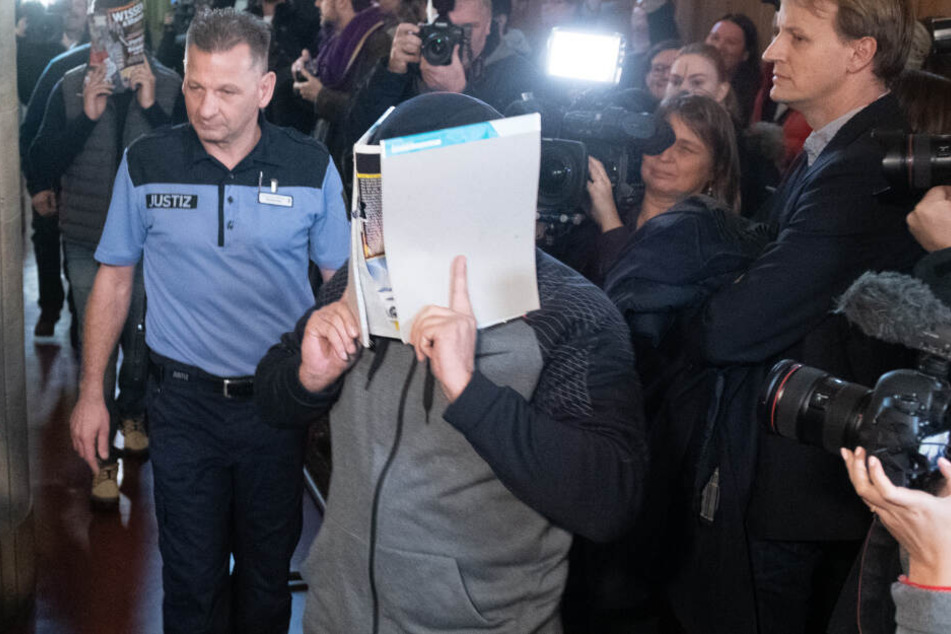 Großer Andrang bein Prozess gegen die vier Angeklagten.