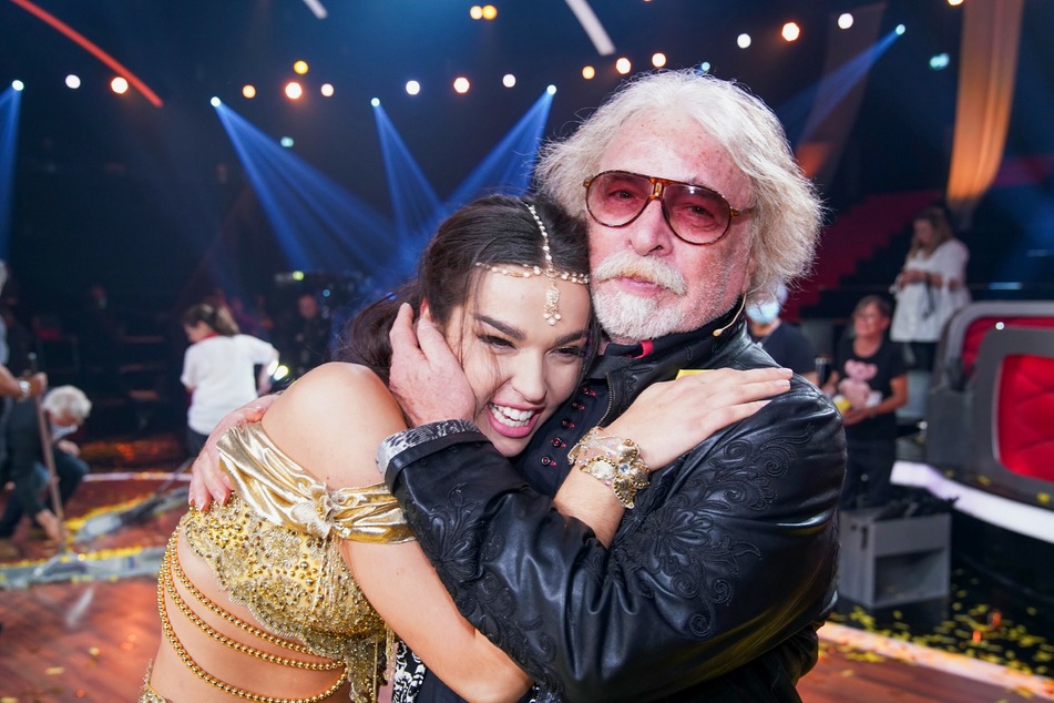 Lili Paul-Roncalli nach ihrem Sieg mit Vater Bernhard Paul.