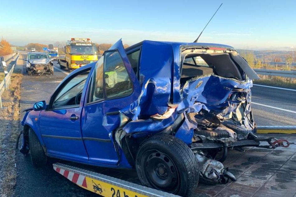 Schwerer Glatteis-Unfall auf der Autobahn: Vier Verletzte nach Kettenreaktion