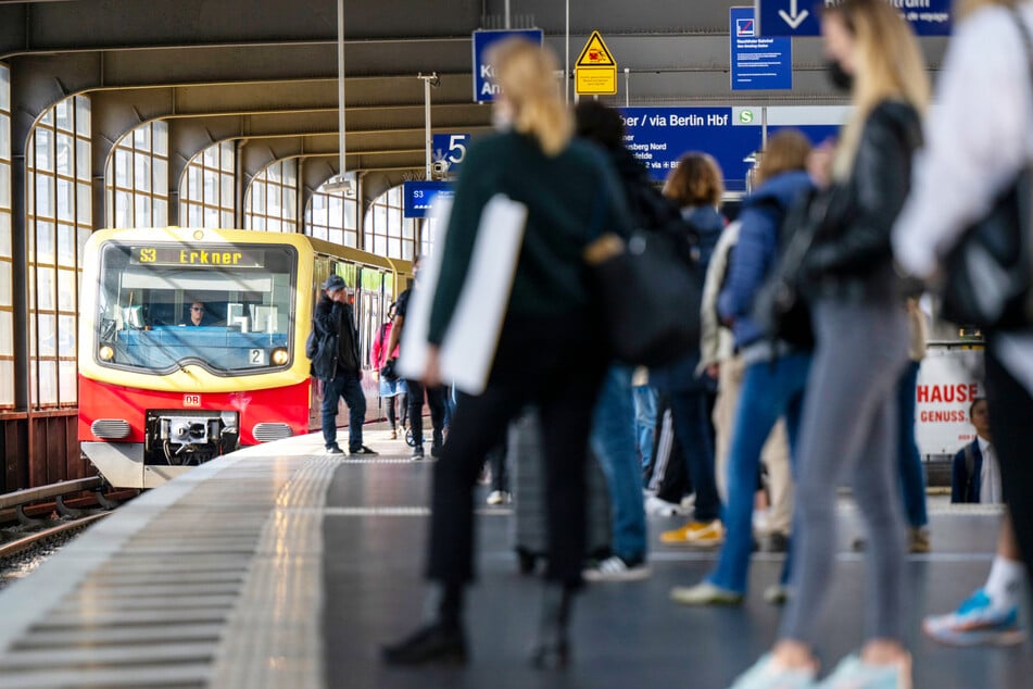 Wer am Sonntagabend mit der S-Bahn unterwegs ist, sollte sich vorab informieren.