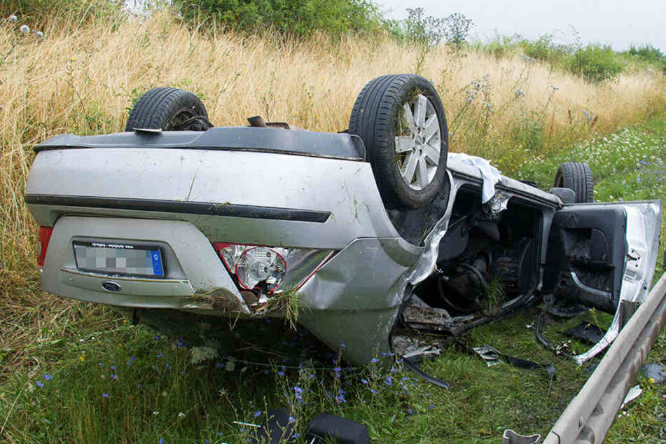 Der Ford wurde bei dem Unfall schwer beschädigt.