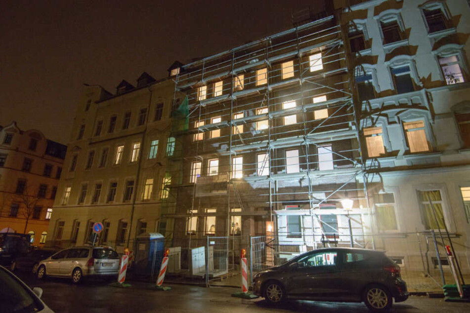 Lichtblick im Dunkeln: Das Gebäude in der Gießerstraße 41 stand fast 30 Jahre lang leer.