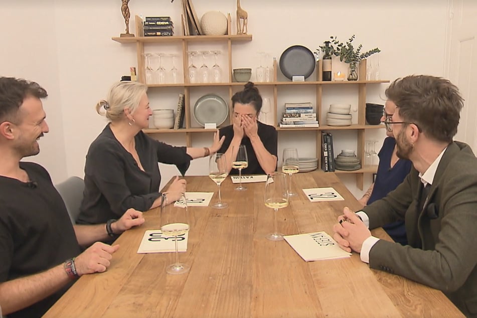 Auch als die 39-Jährige erfährt, dass sie die Hamburg-Ausgabe der Sendung gewonnen hat, bricht sie in Tränen aus.