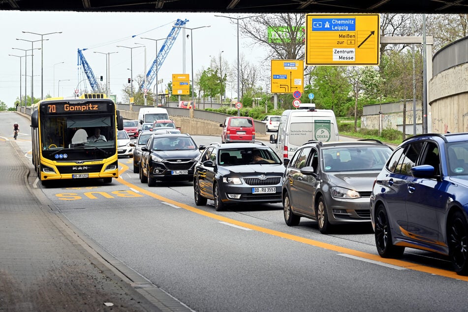 Die Umweltspur am Flügelweg darf nur von Radfahrern und Bussen genutzt werden.