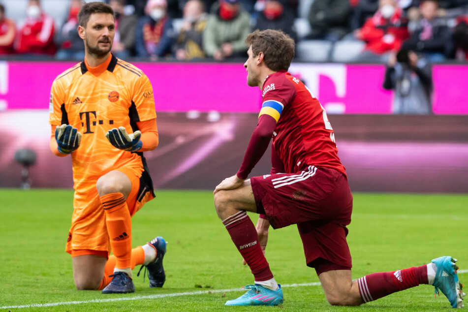 Sven Ulreich vom FC Bayern München konnte es nicht fassen: Ein Eigentor von Thomas Müller brachte Bayer 04 Leverkusen zurück in die Partie.