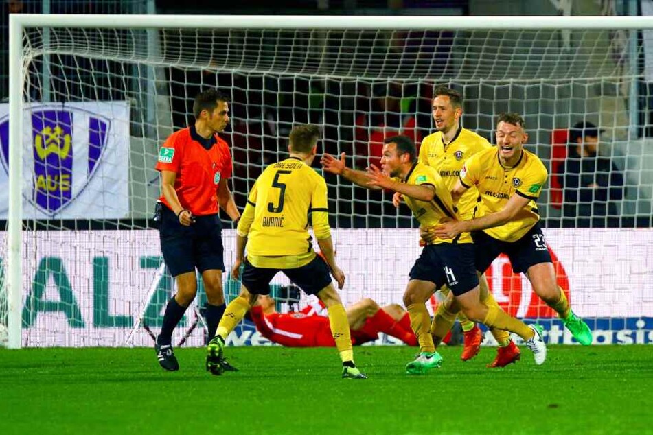 Justin Löwe (m) war der Matchwinner des Abends.