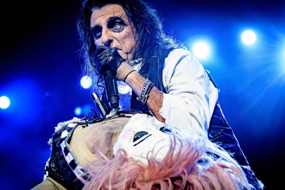 Zusammen mit Alice Cooper sang Udo "No More Mr. Nice Guy".