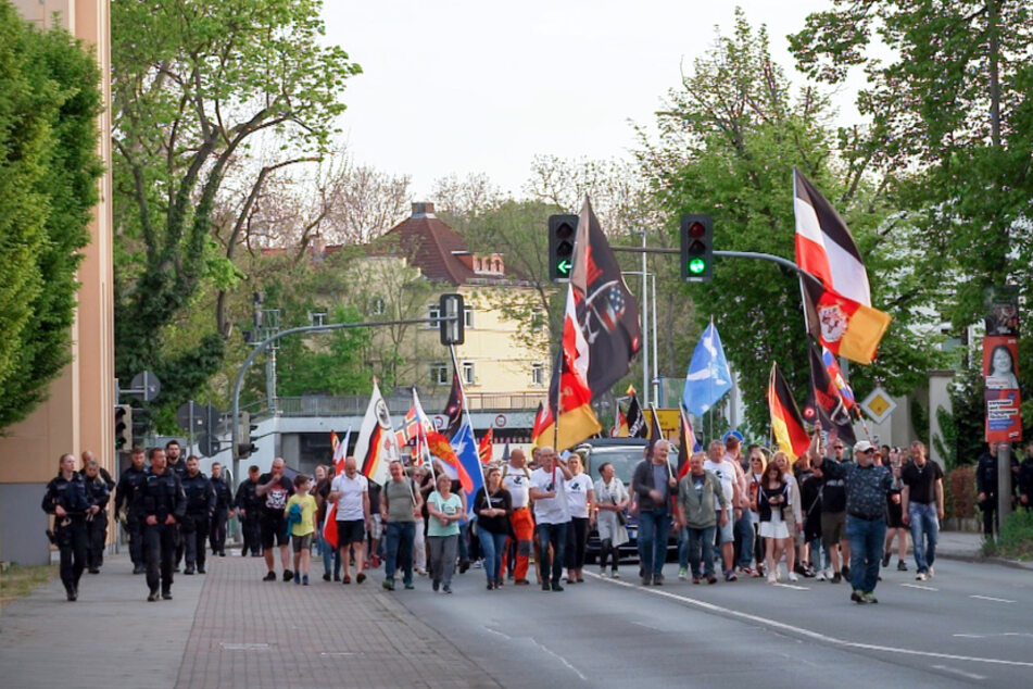 In Thüringischen Gera demonstrieren Menschen jeden Montag unter anderem gegen die Asylpolitik.