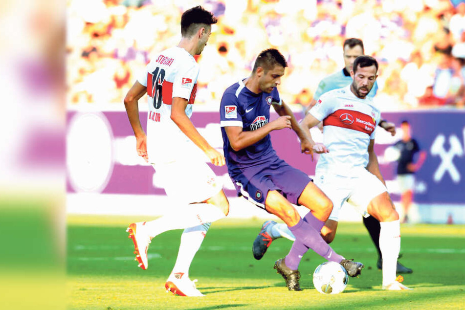 Freude bei den Auern nach dem 0:0 gegen den VfB Stuttgart im Hinspiel am 23. August 2019.