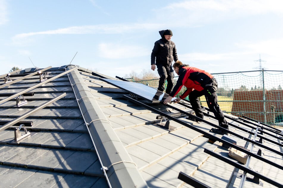 Beim Kauf einer Photovoltaikanlage inkl. Energiespeicher und/oder Wallbox gibt's bis zu 999 Euro als Gutschein on top.