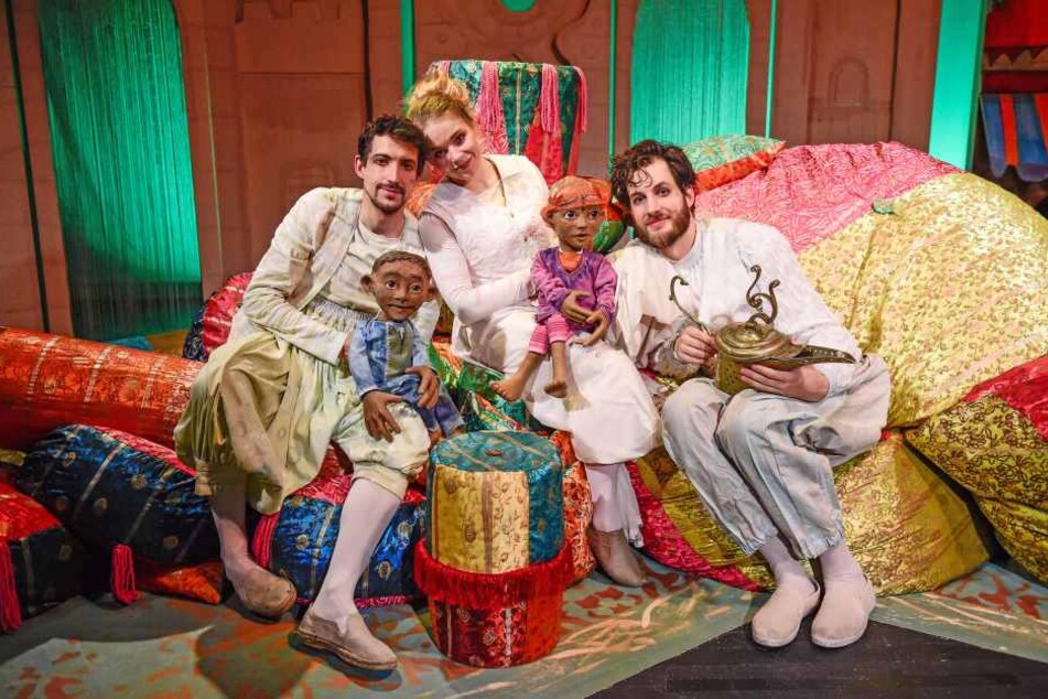Im Figurentheater erlebet "Aladin" spannende Abenteuer.