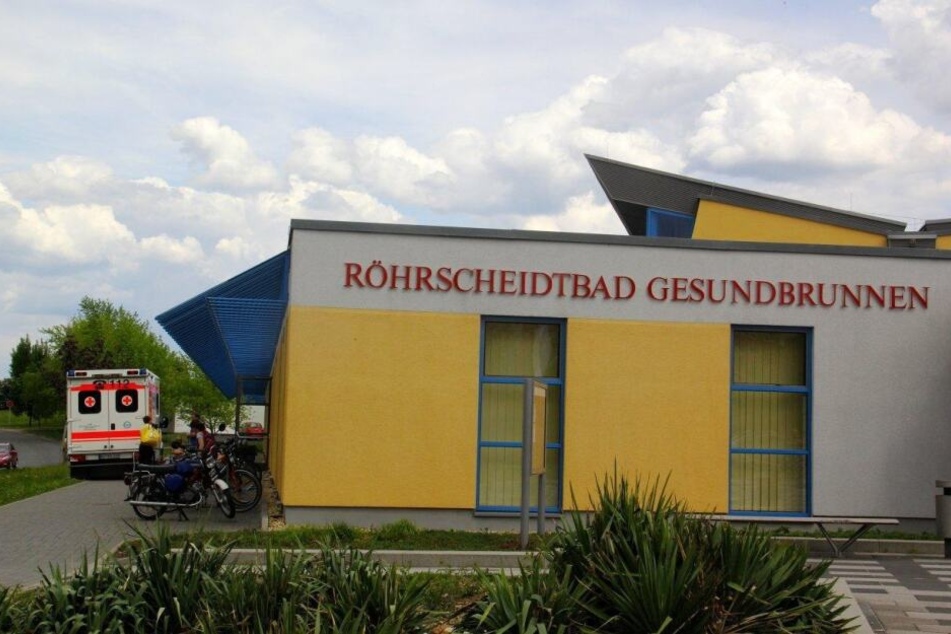 Die Bautzner Stadtverwaltung lädt zum "Frauenschwimmen" ins Röhrscheidtbad Gesundbrunnen ein.