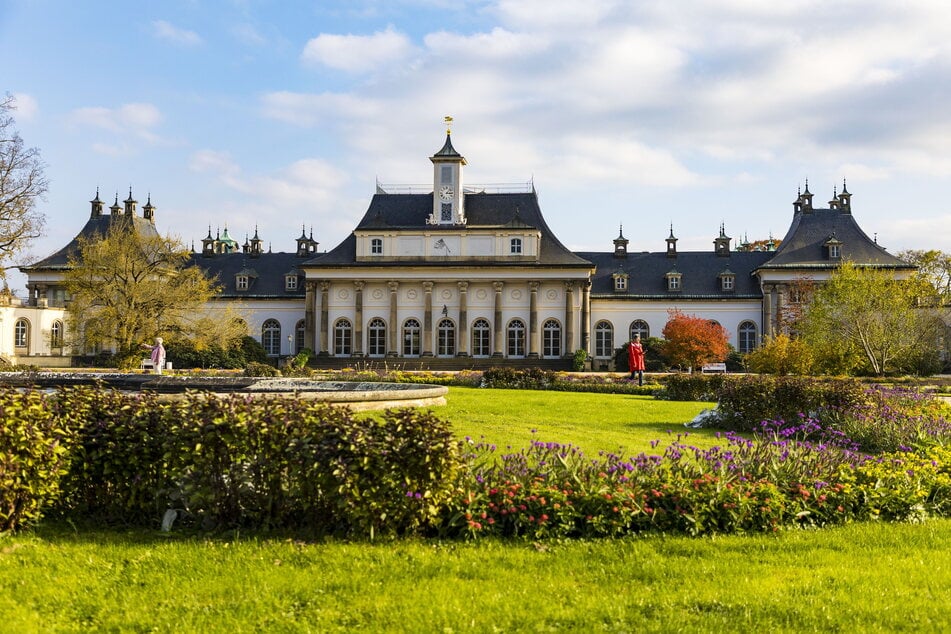 Bei einer besonderen Führung durch Schloss Pillnitz entdecken Besucher historische Kleinode und erfahren mehr über die Goldenen Zwanziger.