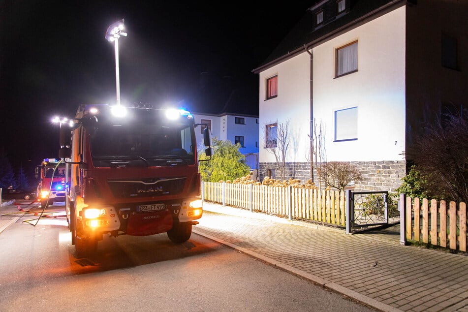 Die Feuerwehr musste am Montagabend nach Thalheim in die Weststraße ausrücken.