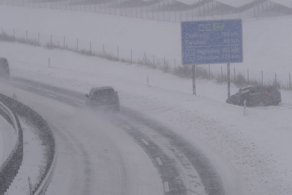 Rutschige Angelegenheit: Der Winterdienst kam auf der A72 mit Räumen nicht hinterher.