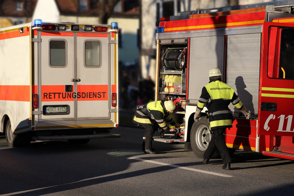 Tödlicher Brand: Feuerwehr findet Leiche von Jugendlichem in Wohnung