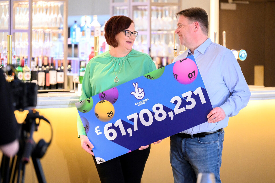 Richard und Debbie Nuttall haben bei der EuroMillions-Ziehung am 30. Januar 61.708.231 Pfund gewonnen.