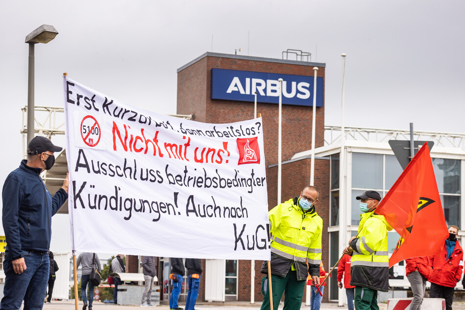 Airbus-Mitarbeiter demonstrierten Anfang September in Hamburg-Finkenwerder gegen betriebsbedingte Kündigungen.