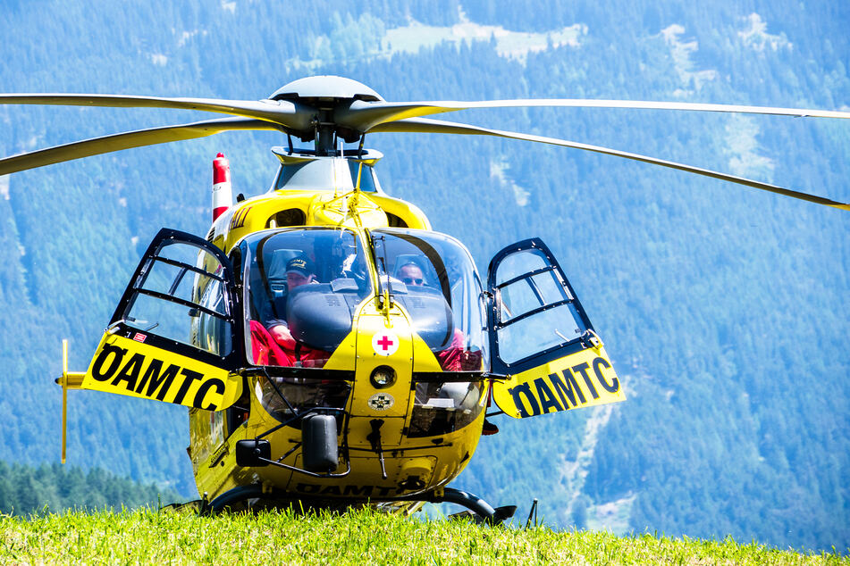 Mittels Hubschrauber wurden zwei der Verletzten in Krankenhäuser gebracht (Symbolbild).