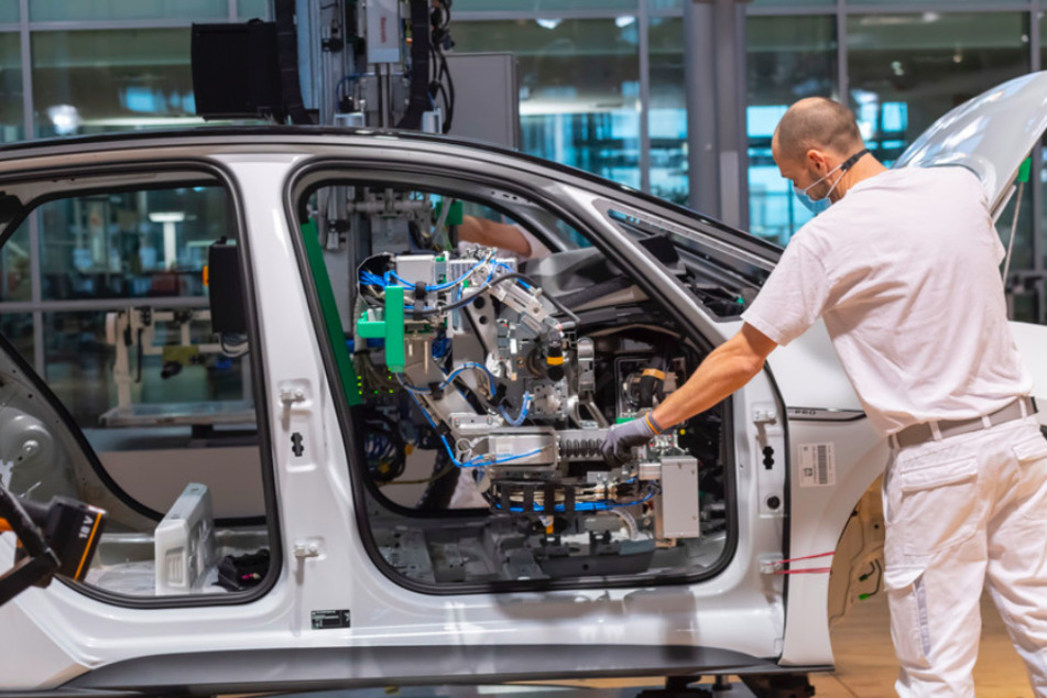 Rekord-Gewinne und Extrem-Verluste? Experte beleuchtet Krise der Autobranche