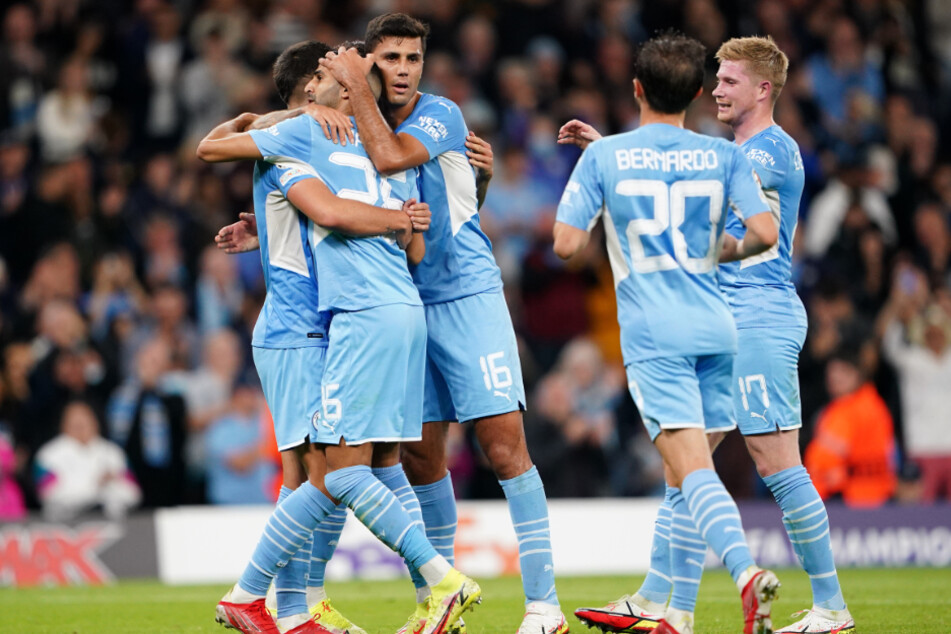 ... jubelten jeweils nur wenige Minuten später die Spieler von Manchester City.