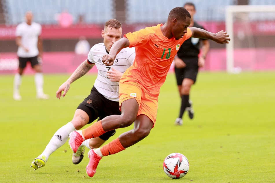 Bei den Olympischen Spielen 2021 vertrat Kader Keita (25, v.) die Elfenbeinküste und traf dabei unter anderem auf Deutschland.