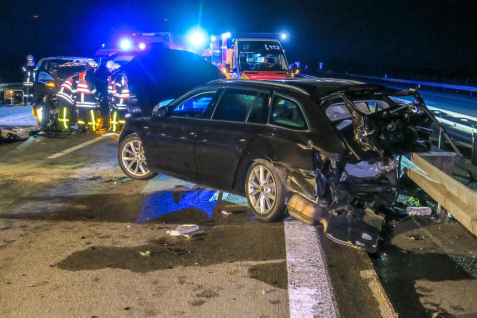 Mehrere Fahrzeuge waren ineinander gekracht.