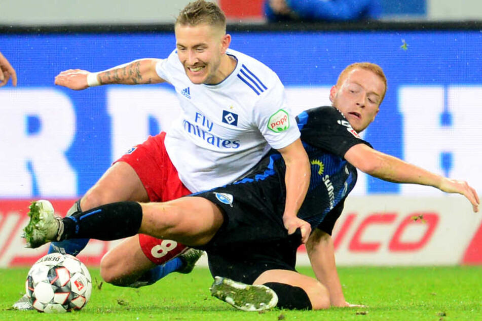 Lewis Holtby wird unsanft gestoppt. Wie auch seine Zeit beim HSV?