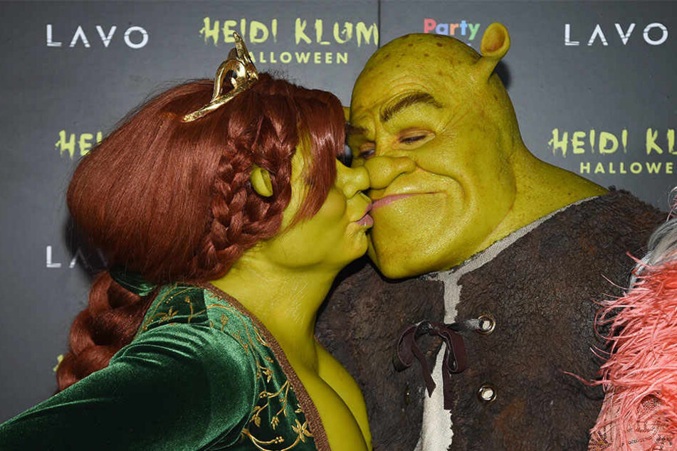 Das Paar war verkleidet als giftgrüne Disney-Helden kaum wiederzuerkennen.