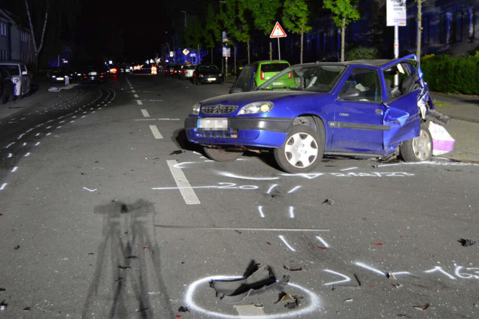 Einer der beiden mutmaßlichen Raser war am Montagabend in das Auto der 43-Jährigen gekracht.
